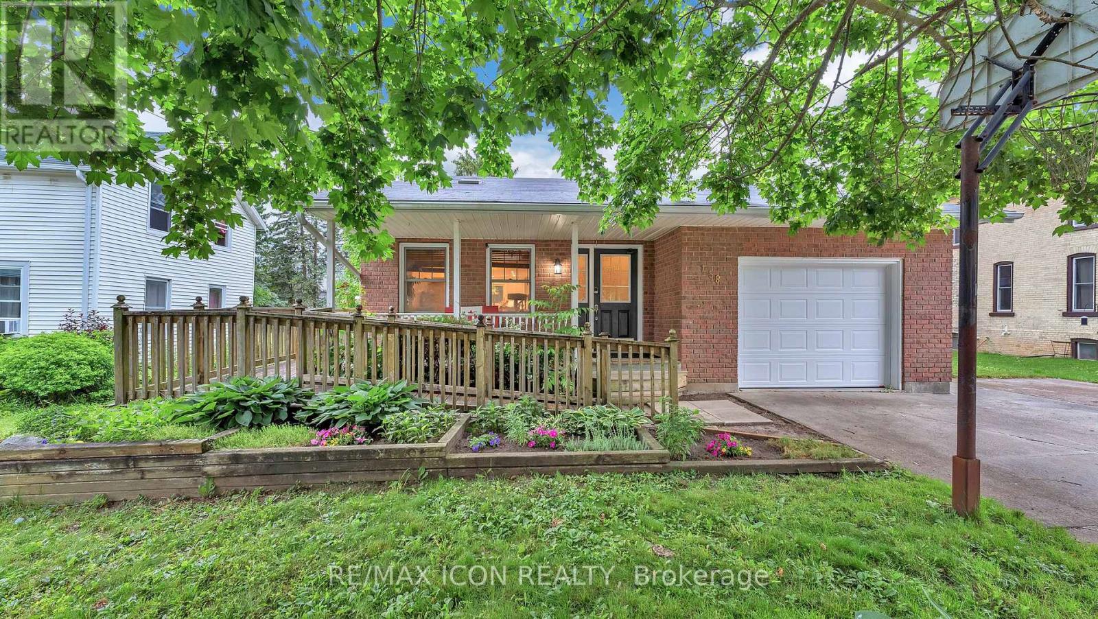 158 Broadway Street, North Middlesex, Ontario  N0M 2K0 - Photo 2 - X13443900