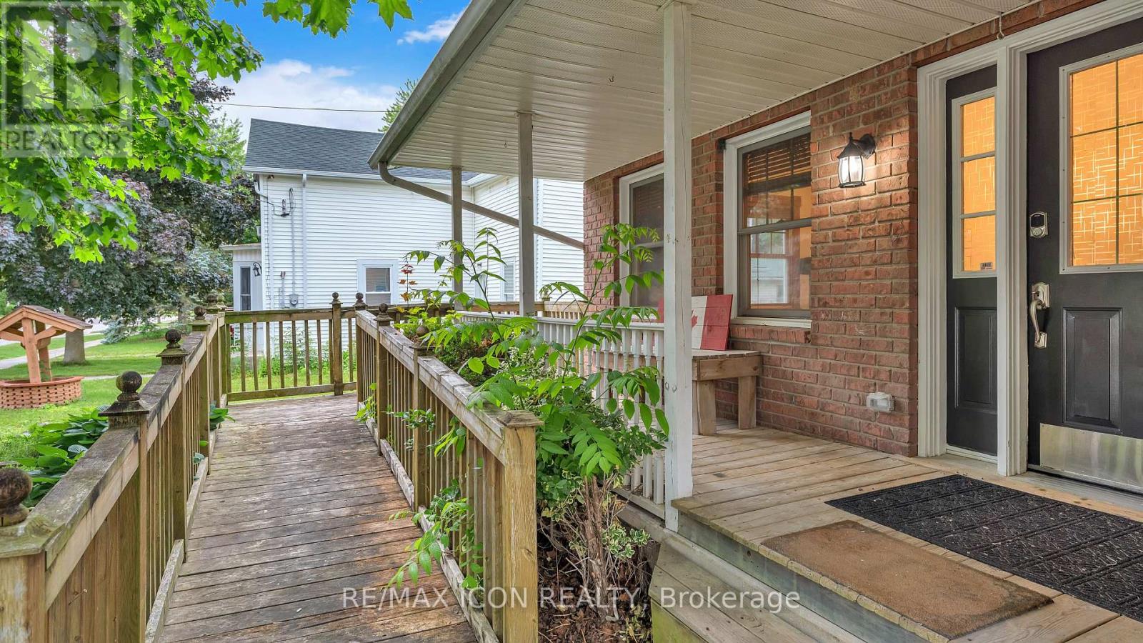 158 Broadway Street, North Middlesex, Ontario  N0M 2K0 - Photo 3 - X13443900