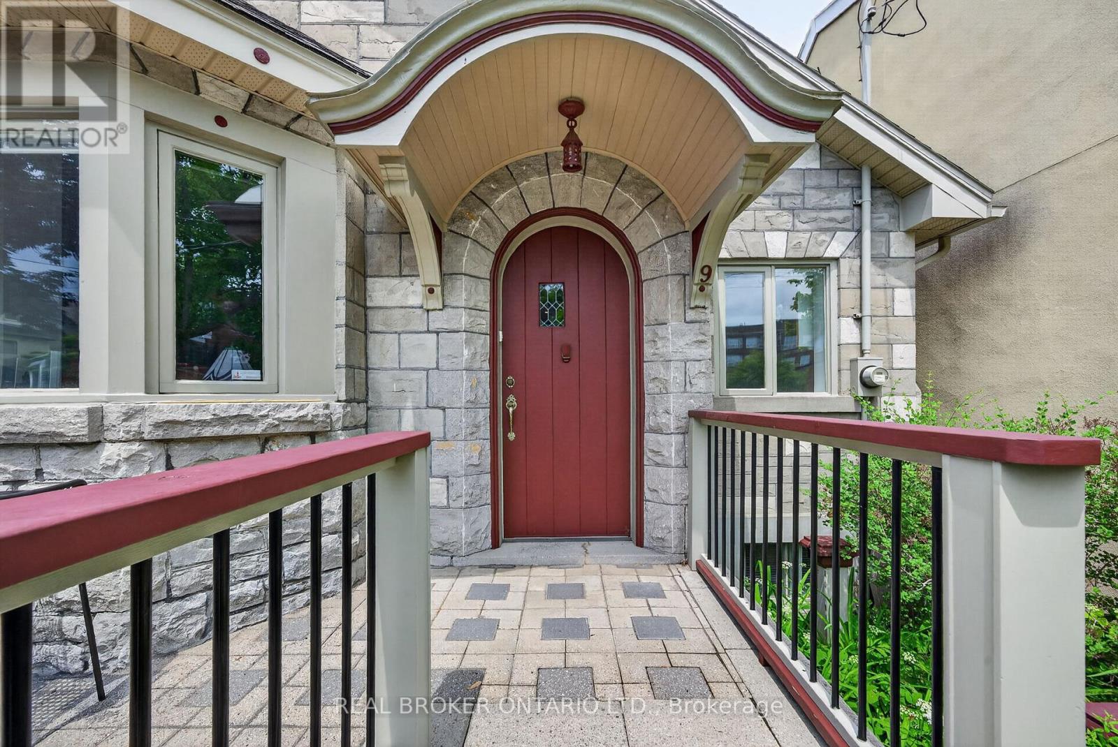 9 Graham Avenue, Ottawa, Ontario  K1S 0B6 - Photo 3 - X13443854