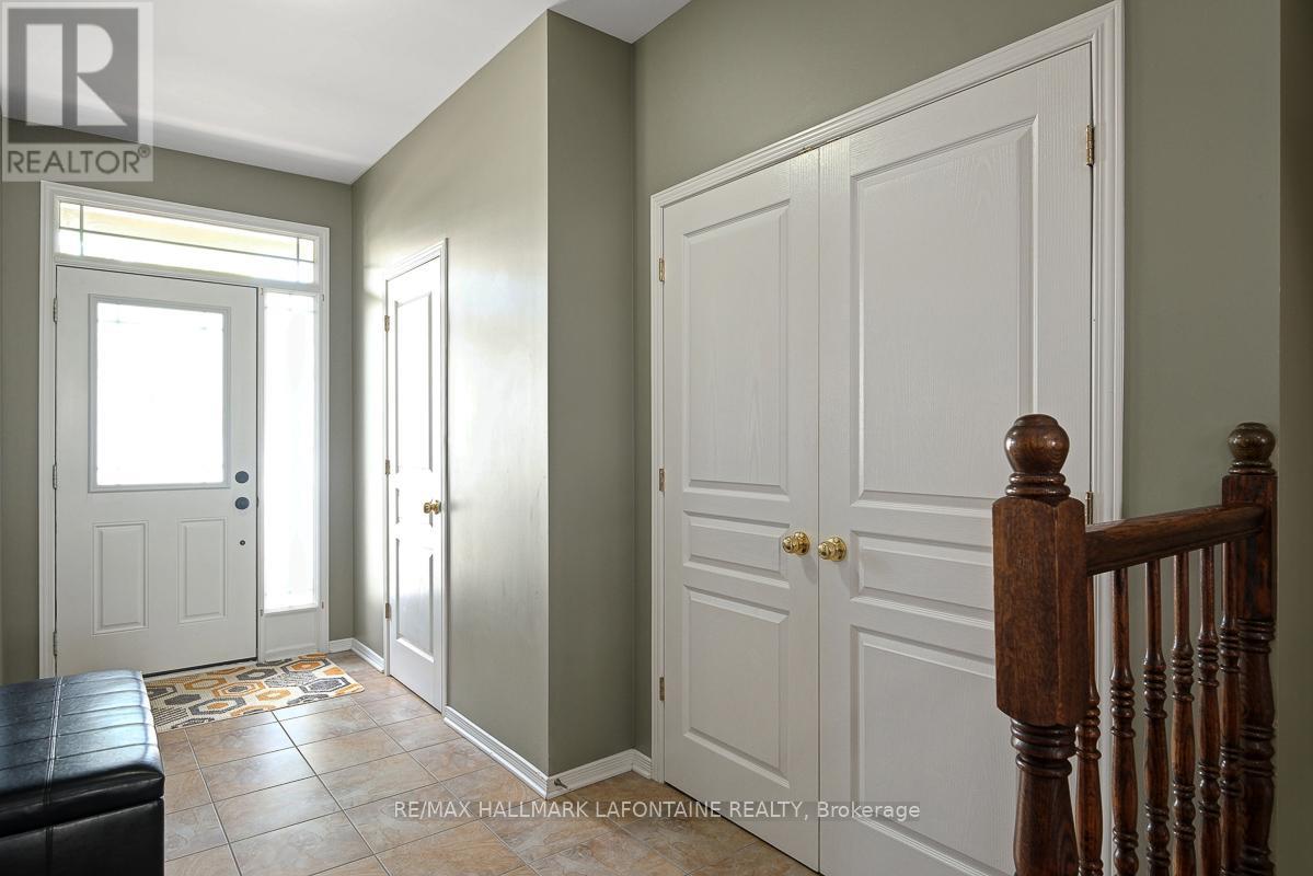 417 June Court, Ottawa, Ontario  K1W 0E3 - Photo 3 - X13443858
