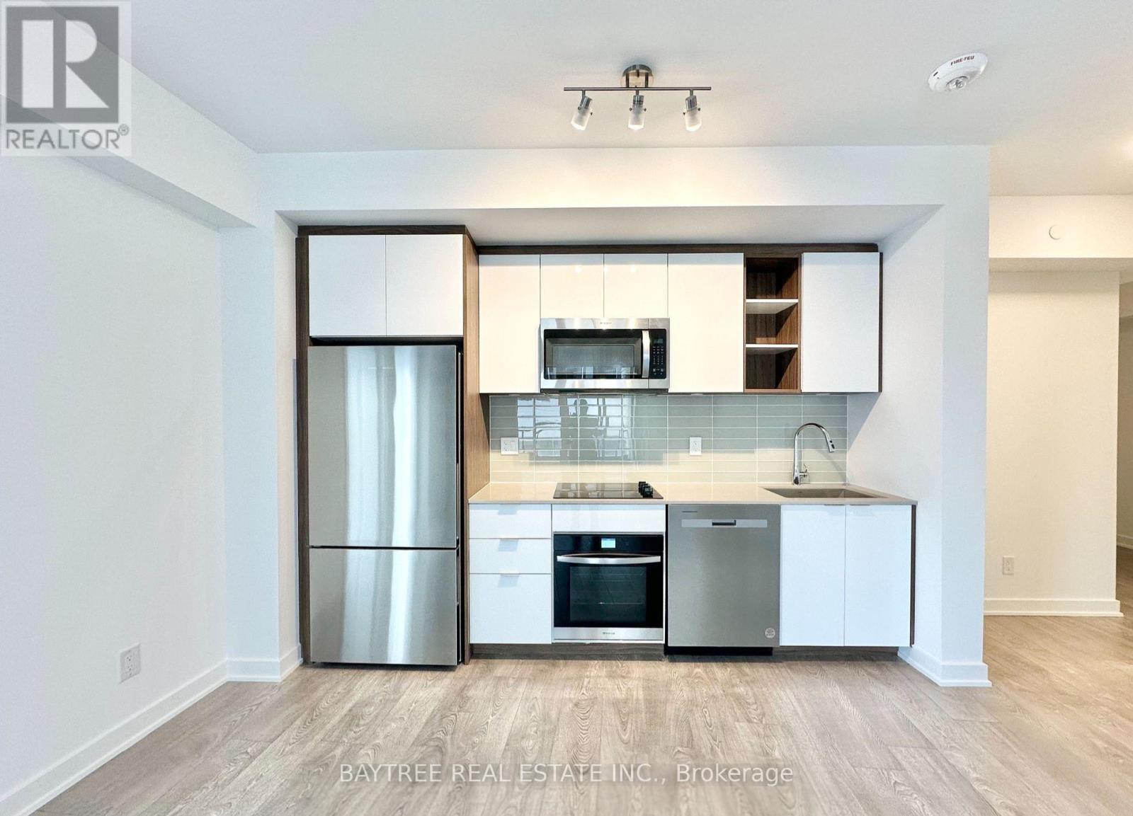 544 - 543 RICHMOND STREET W