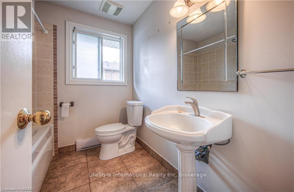 62 Scenic Drive, Kitchener, Ontario  N2A 2P6 - Photo 12 - X13443898