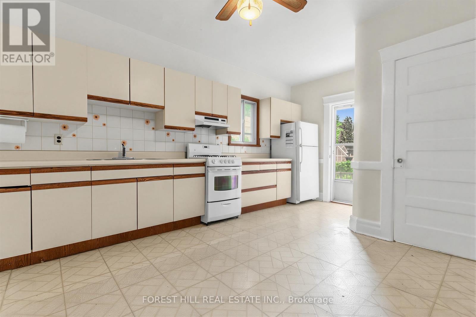 12 Osborne Avenue, Toronto, Ontario  M4E 3A9 - Photo 11 - E13443872