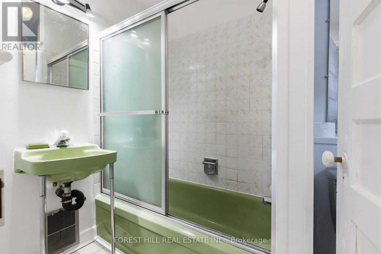 12 Osborne Avenue, Toronto, Ontario  M4E 3A9 - Photo 27 - E13443872