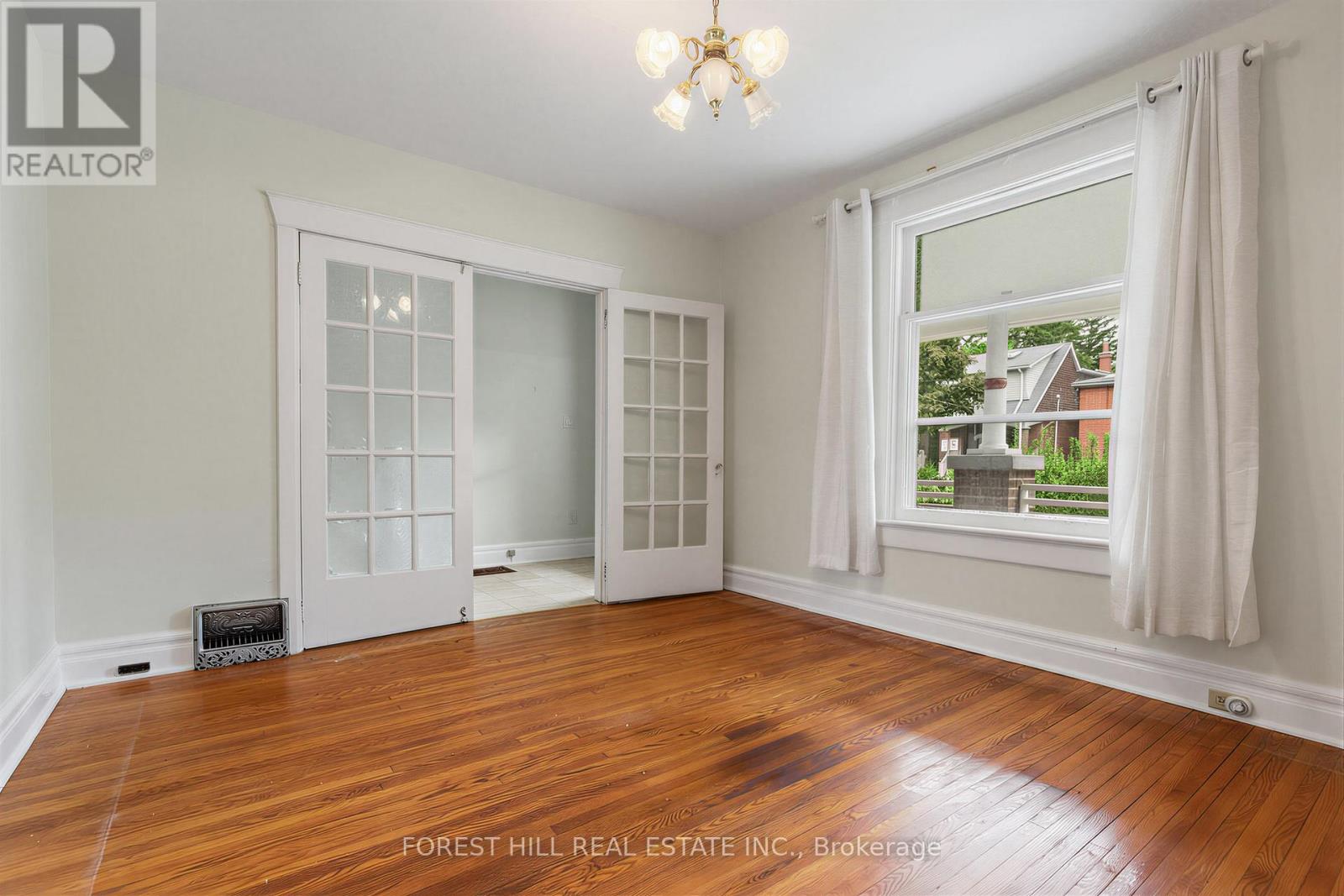 12 Osborne Avenue, Toronto, Ontario  M4E 3A9 - Photo 4 - E13443872