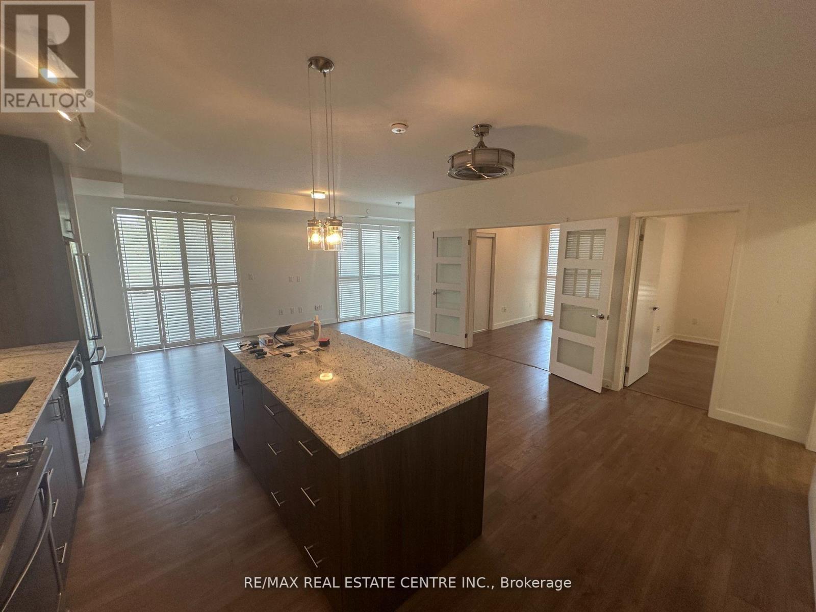107 - 150 Sabina Drive, Oakville, Ontario  L6H 0W3 - Photo 9 - W13443904