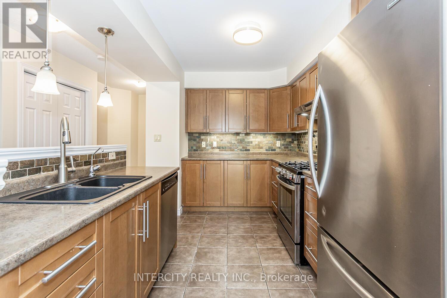 258 Mcmeeken Drive, Cambridge, Ontario  N3C 4N8 - Photo 10 - X13443950