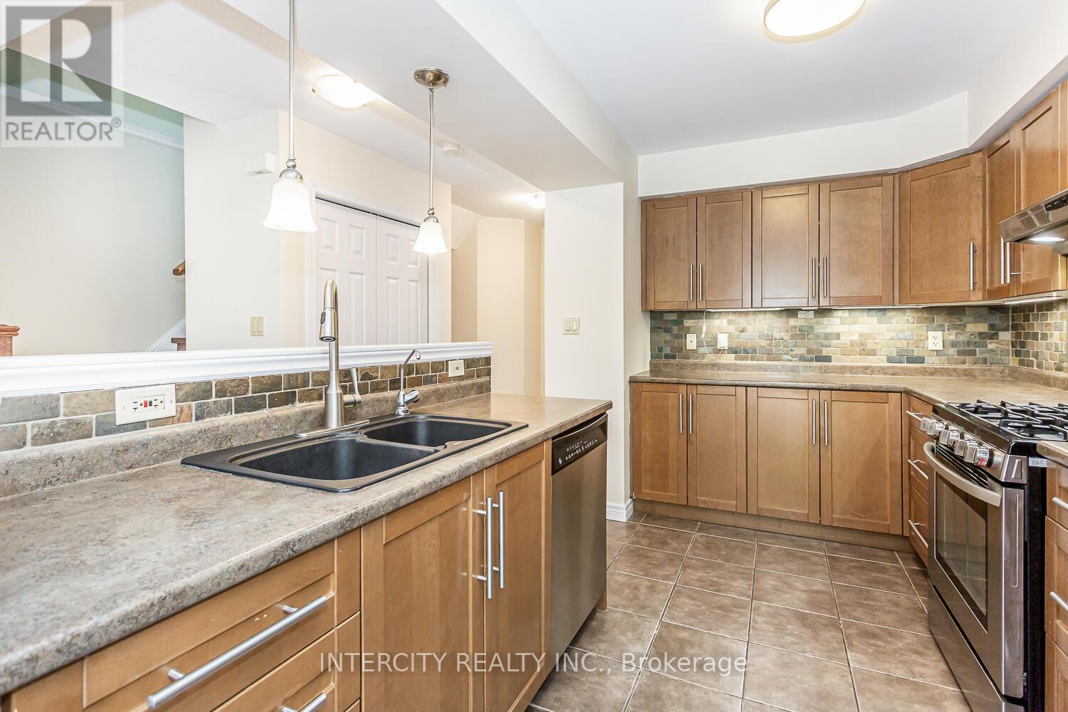 258 Mcmeeken Drive, Cambridge, Ontario  N3C 4N8 - Photo 11 - X13443950