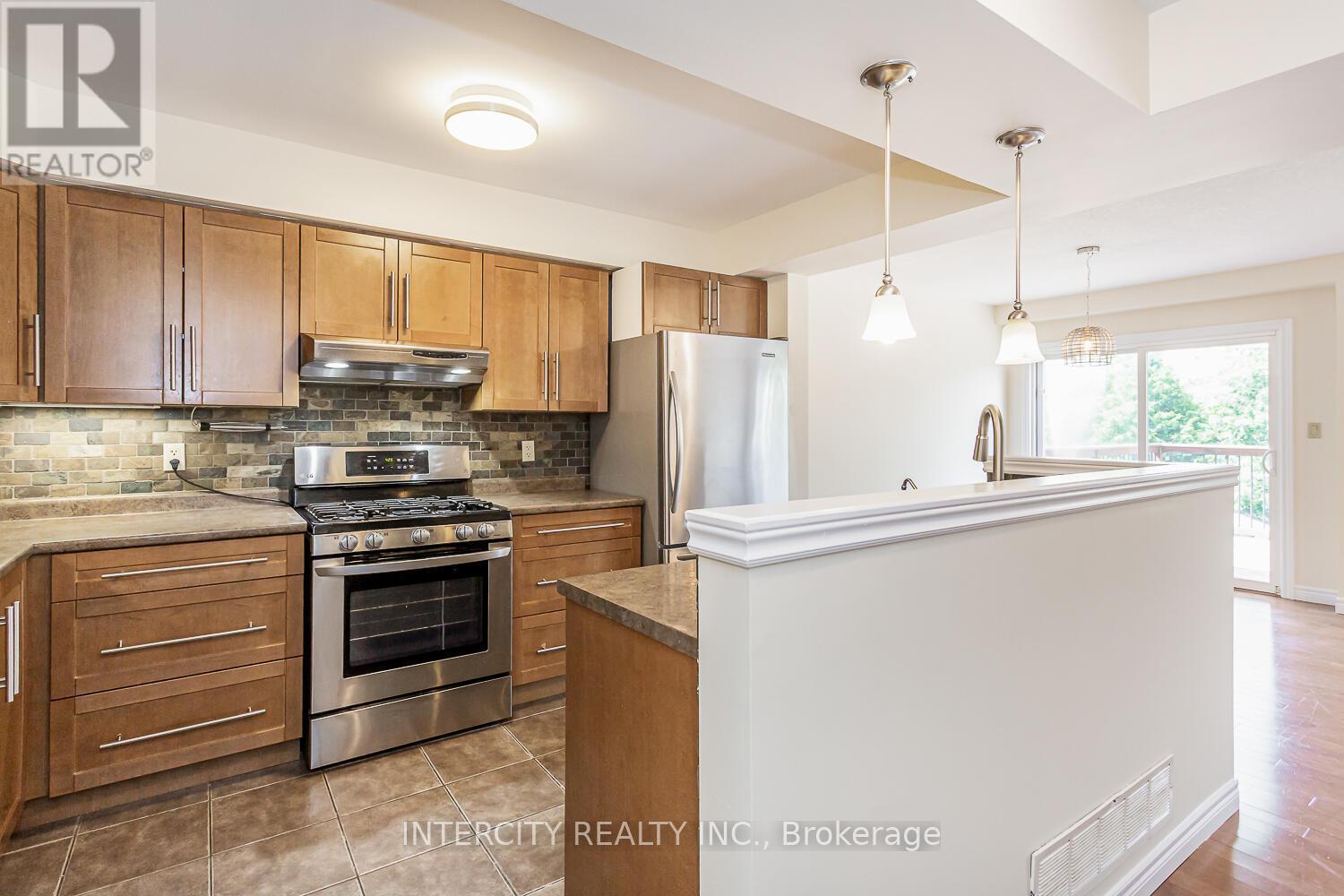 258 Mcmeeken Drive, Cambridge, Ontario  N3C 4N8 - Photo 12 - X13443950