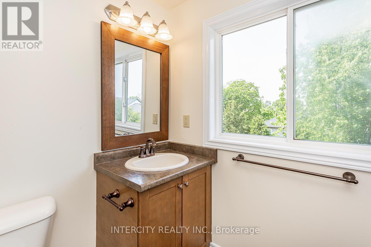 258 Mcmeeken Drive, Cambridge, Ontario  N3C 4N8 - Photo 21 - X13443950