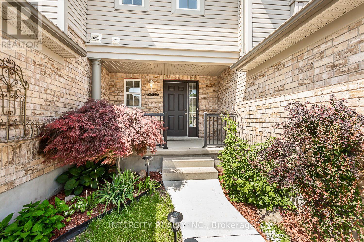 258 Mcmeeken Drive, Cambridge, Ontario  N3C 4N8 - Photo 3 - X13443950