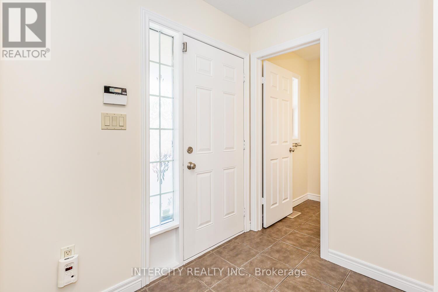 258 Mcmeeken Drive, Cambridge, Ontario  N3C 4N8 - Photo 4 - X13443950