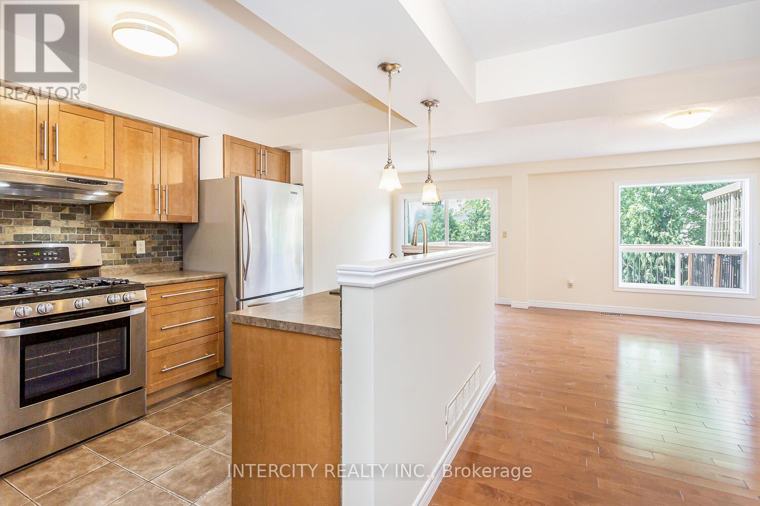 258 Mcmeeken Drive, Cambridge, Ontario  N3C 4N8 - Photo 5 - X13443950