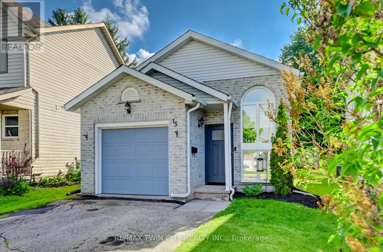 15 Michelle Court, Waterloo, Ontario  N2N 3K8 - Photo 2 - X13431974