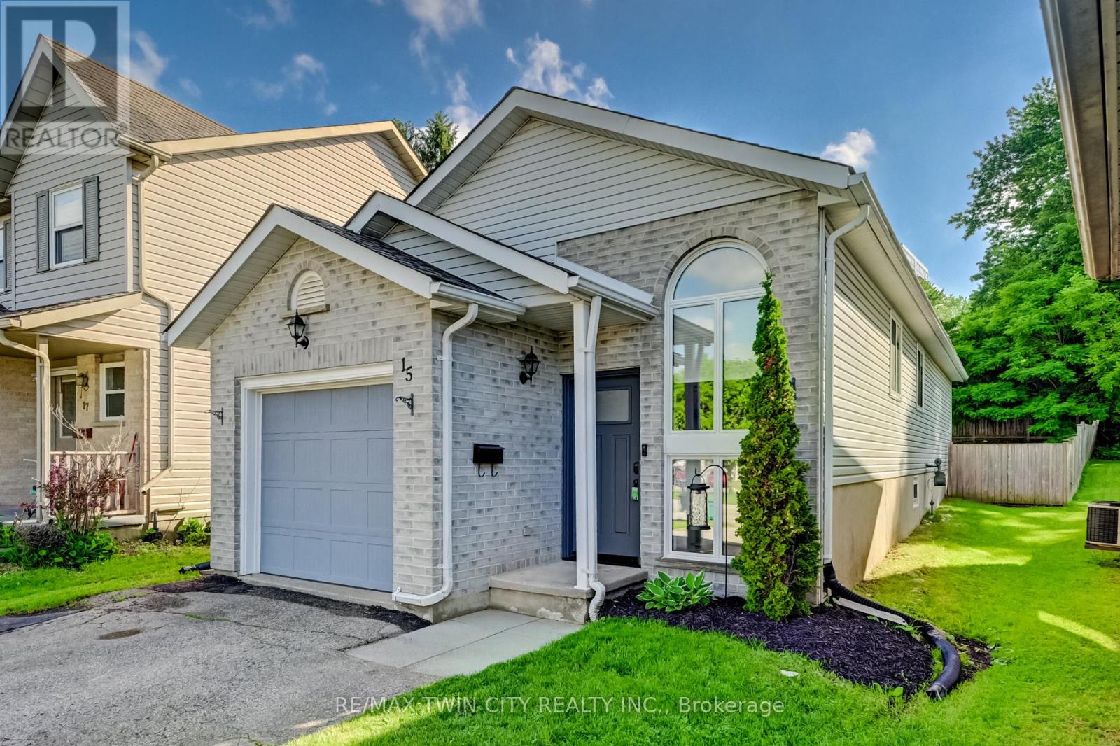15 MICHELLE COURT, Waterloo, Ontario