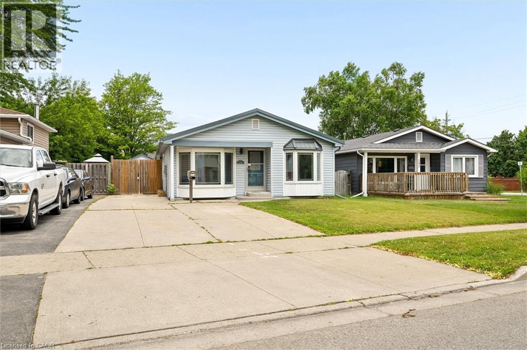 156 Traynor Avenue, Kitchener, Ontario  N2C 1W5 - Photo 3 - 40838139