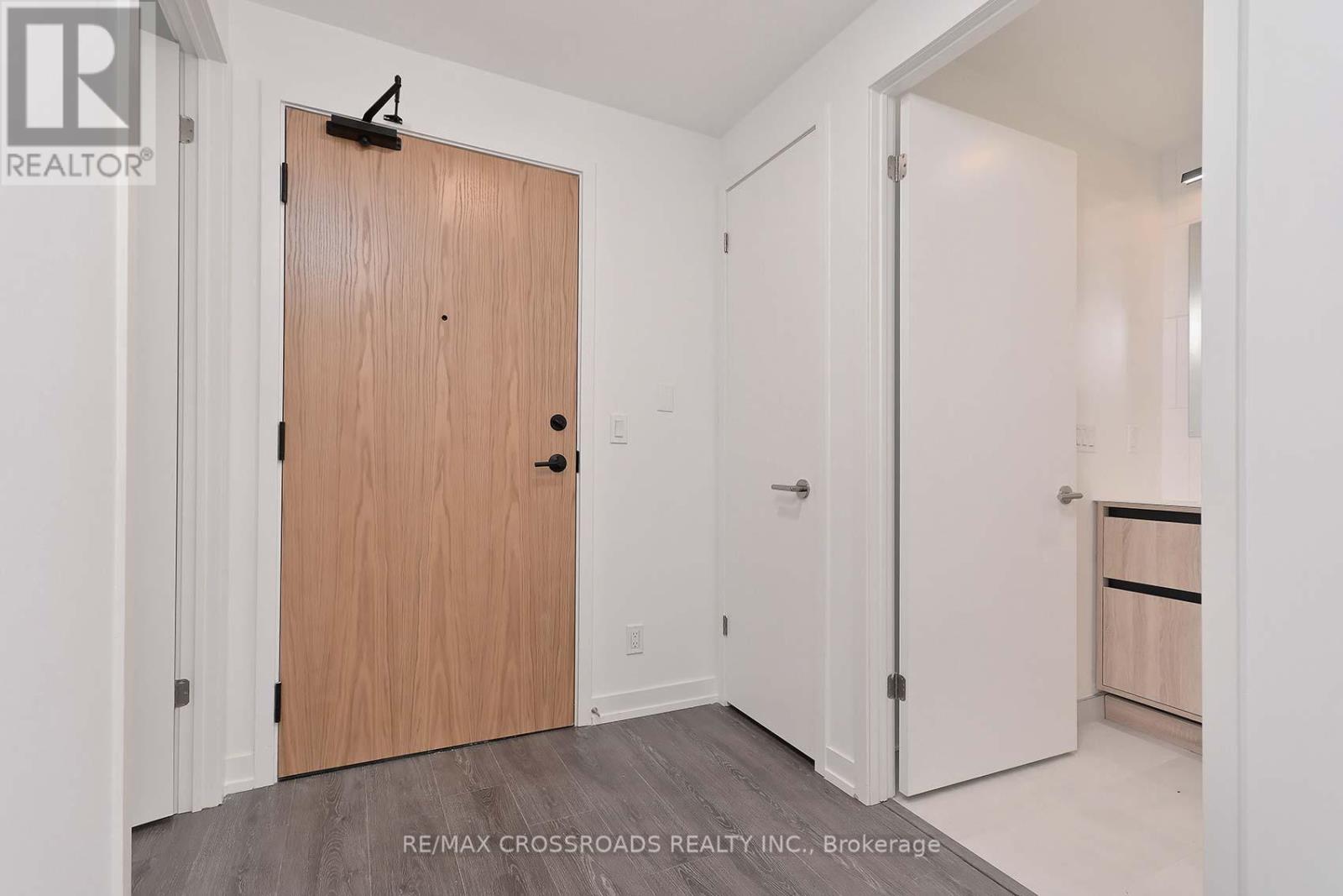C310 - 8 Beverley Glen Boulevard, Vaughan, Ontario  L4J 8N8 - Photo 6 - N13421226