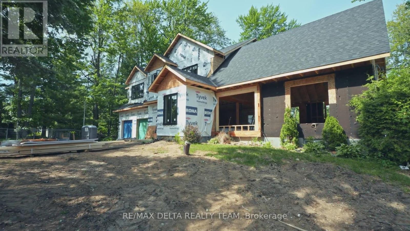 8 PINEGLEN CRESCENT, Ottawa, Ontario