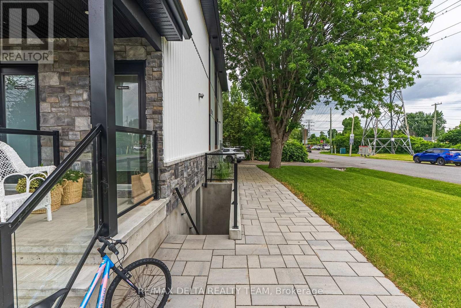 77 Granton Avenue, Ottawa, Ontario  K2G 1L2 - Photo 5 - X13444086