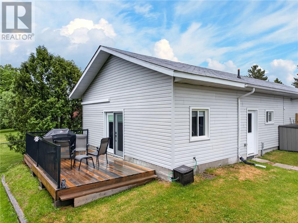 38 Laura Avenue, Lively, Ontario  P3Y 1A4 - Photo 1 - 2128524