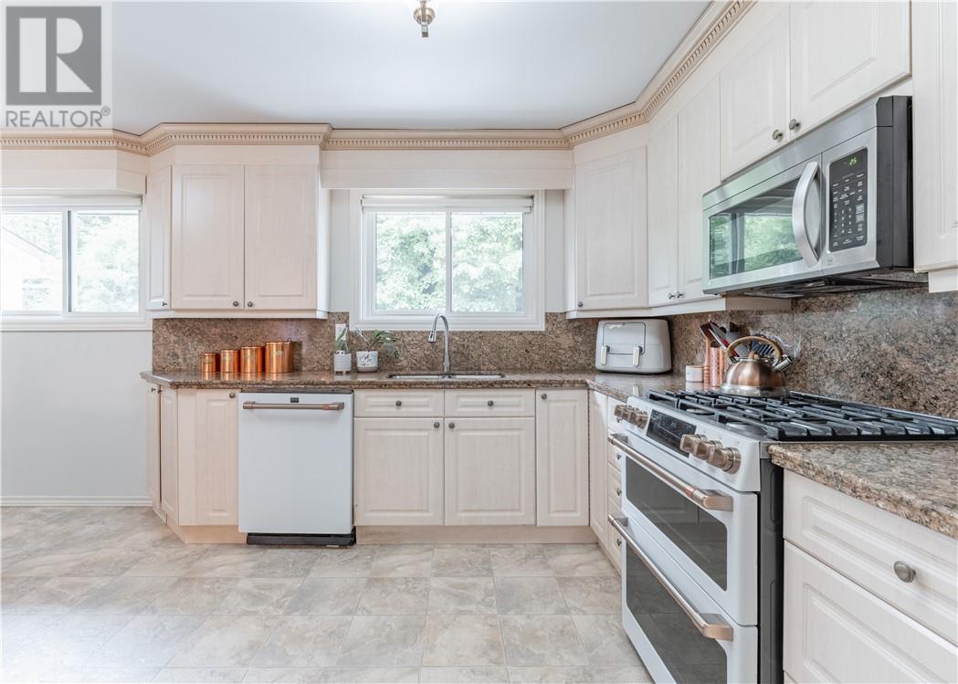 585 Summerhill Crescent, Sudbury, Ontario  P3A 4T3 - Photo 2 - 2128537