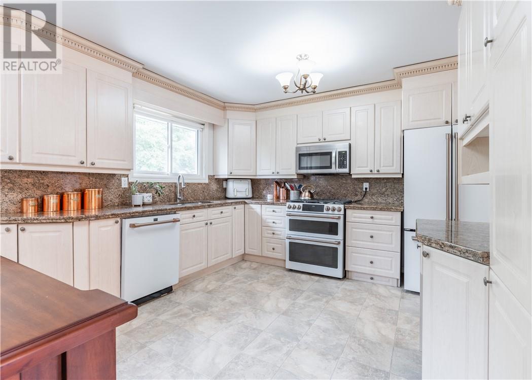 585 Summerhill Crescent, Sudbury, Ontario  P3A 4T3 - Photo 3 - 2128537