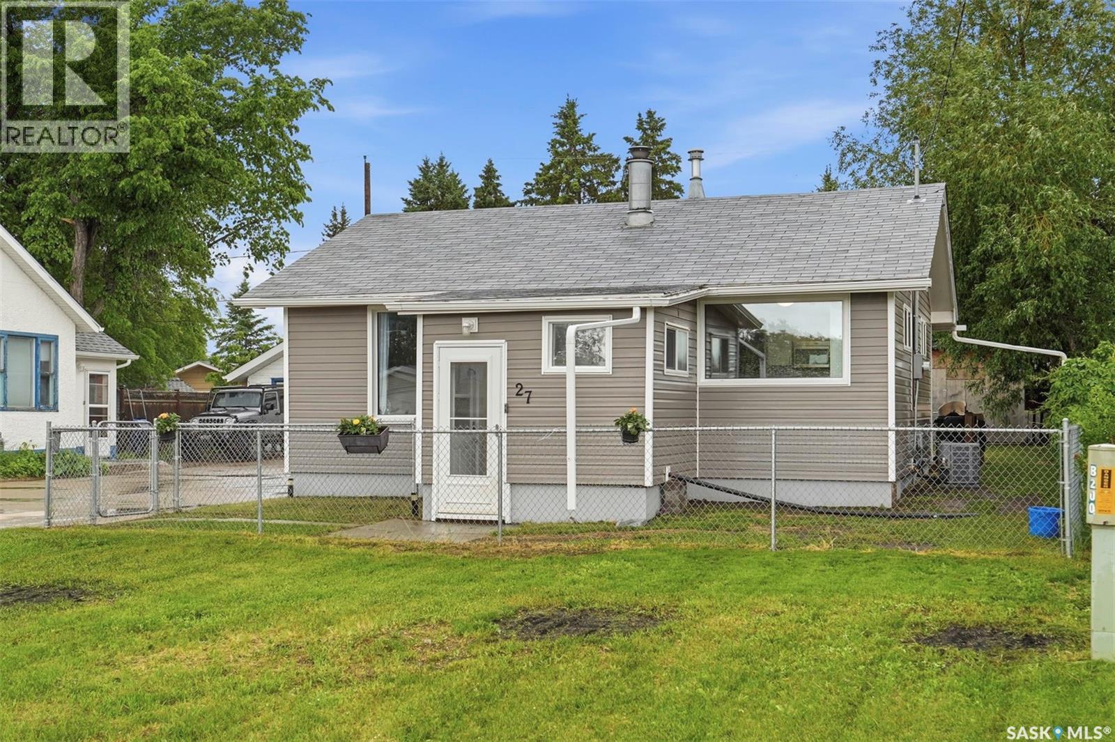 27 2nd Avenue, Clavet, Saskatchewan  S0K 0Y0 - Photo 3 - SK039245