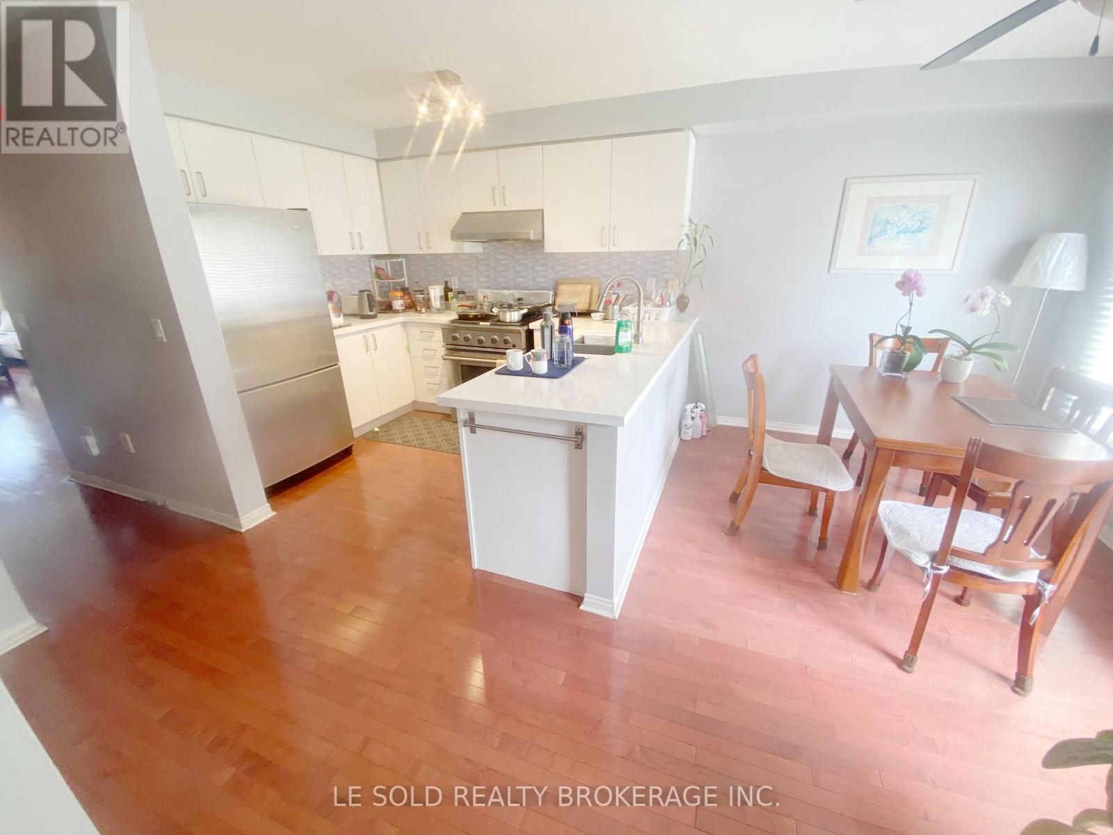 888 Scollard Court, Mississauga, Ontario  L5R 2R5 - Photo 10 - W13444030