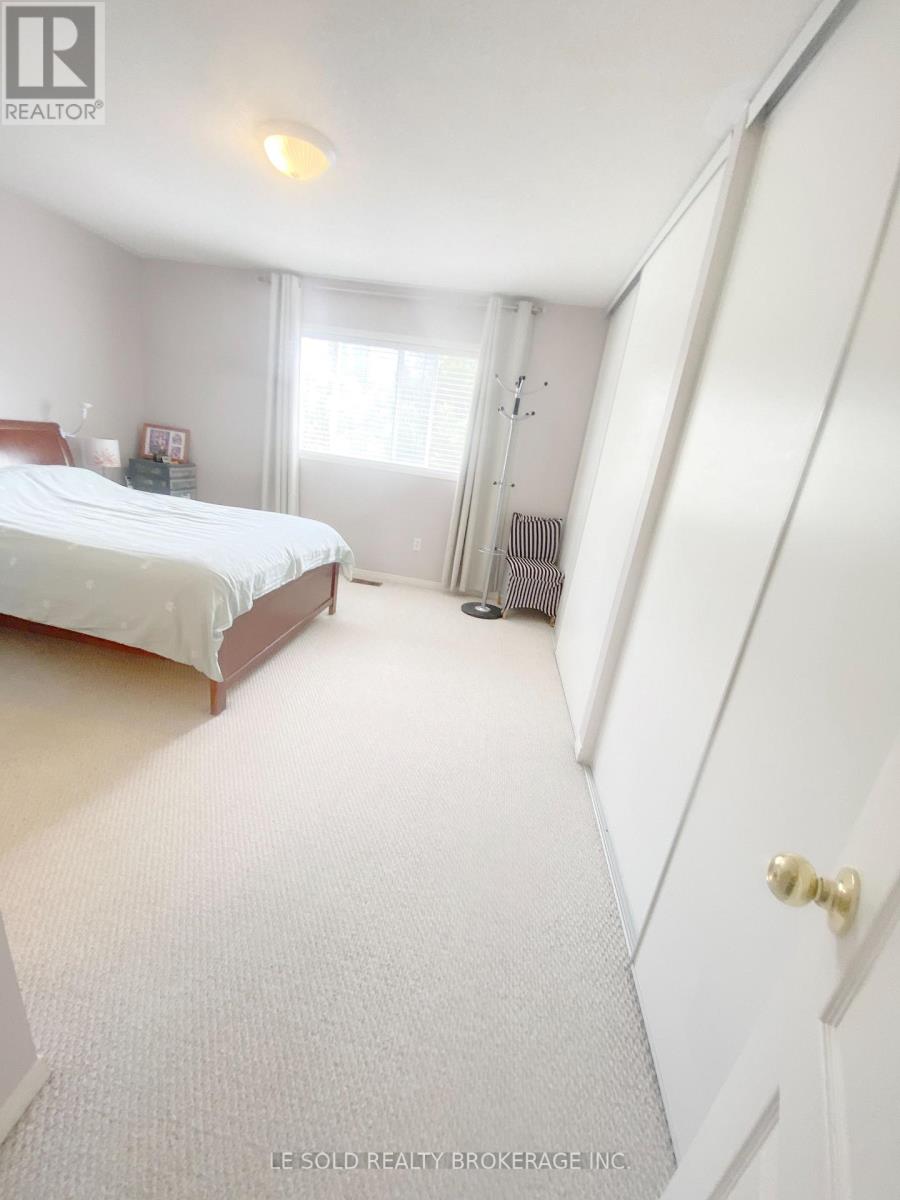 888 Scollard Court, Mississauga, Ontario  L5R 2R5 - Photo 12 - W13444030