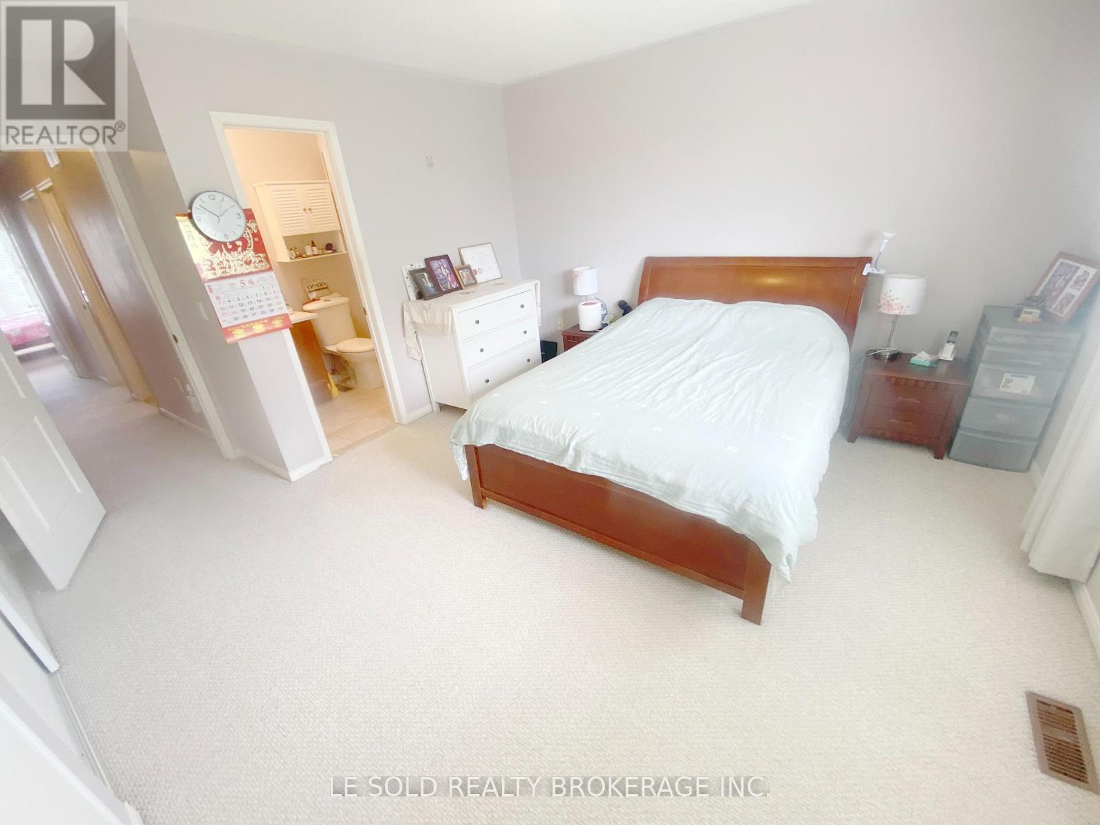 888 Scollard Court, Mississauga, Ontario  L5R 2R5 - Photo 14 - W13444030