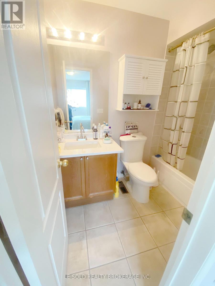 888 Scollard Court, Mississauga, Ontario  L5R 2R5 - Photo 18 - W13444030