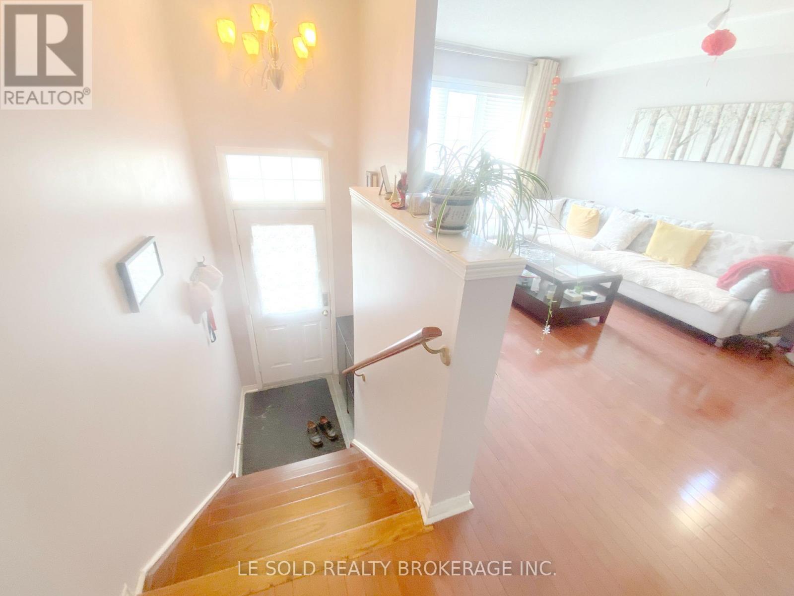 888 Scollard Court, Mississauga, Ontario  L5R 2R5 - Photo 6 - W13444030