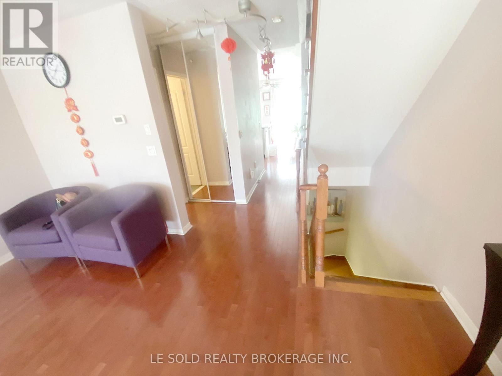 888 Scollard Court, Mississauga, Ontario  L5R 2R5 - Photo 7 - W13444030