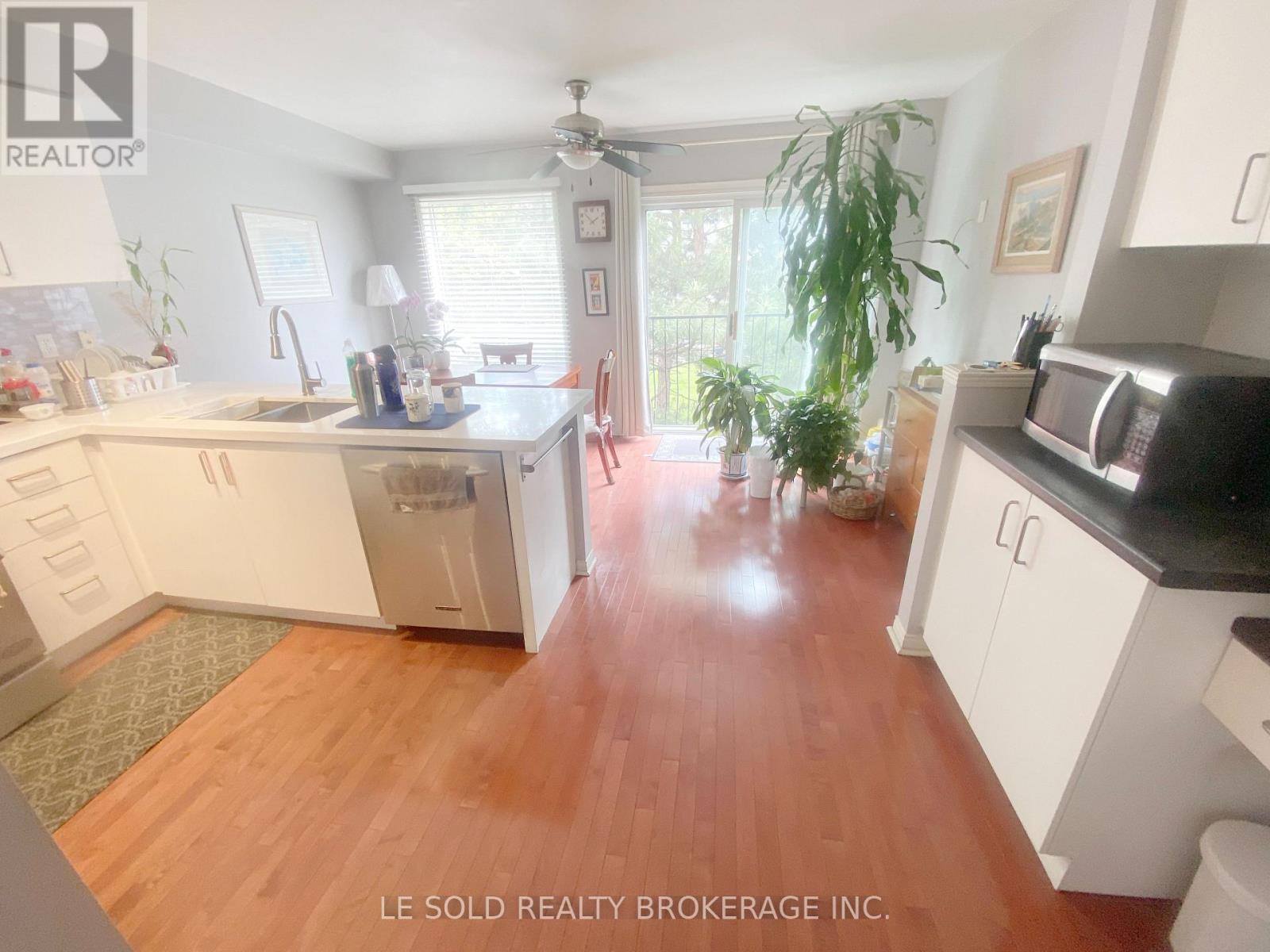 888 Scollard Court, Mississauga, Ontario  L5R 2R5 - Photo 9 - W13444030