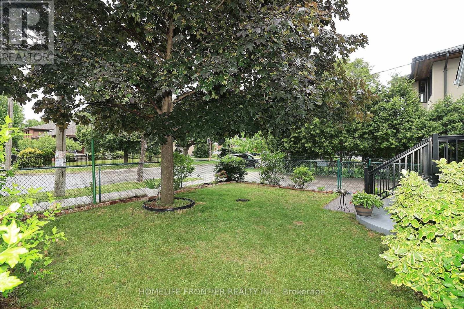 32 Coules Court, Toronto, Ontario  M8W 2N9 - Photo 2 - W13444070