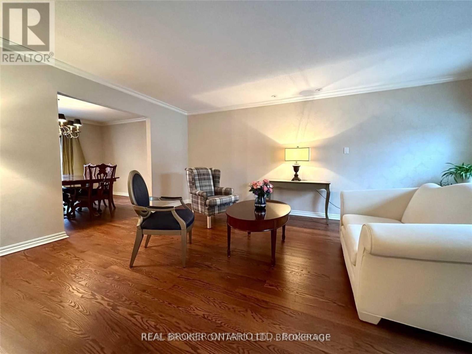 2524 King Richards Place, Mississauga, Ontario  L5K 2H2 - Photo 3 - W13444072