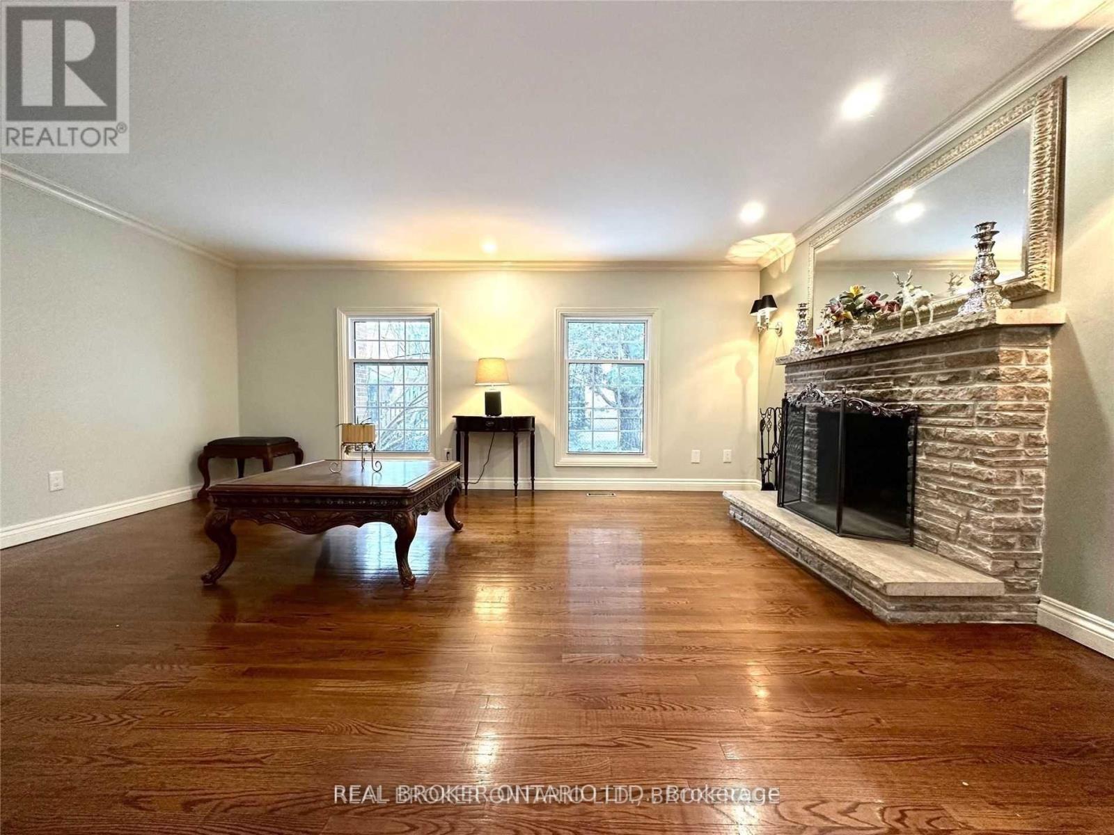 2524 King Richards Place, Mississauga, Ontario  L5K 2H2 - Photo 4 - W13444072