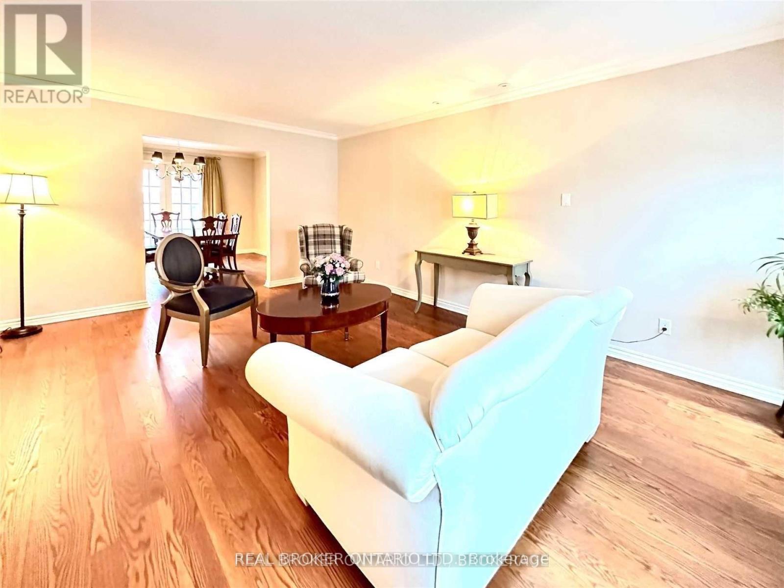 2524 King Richards Place, Mississauga, Ontario  L5K 2H2 - Photo 5 - W13444072