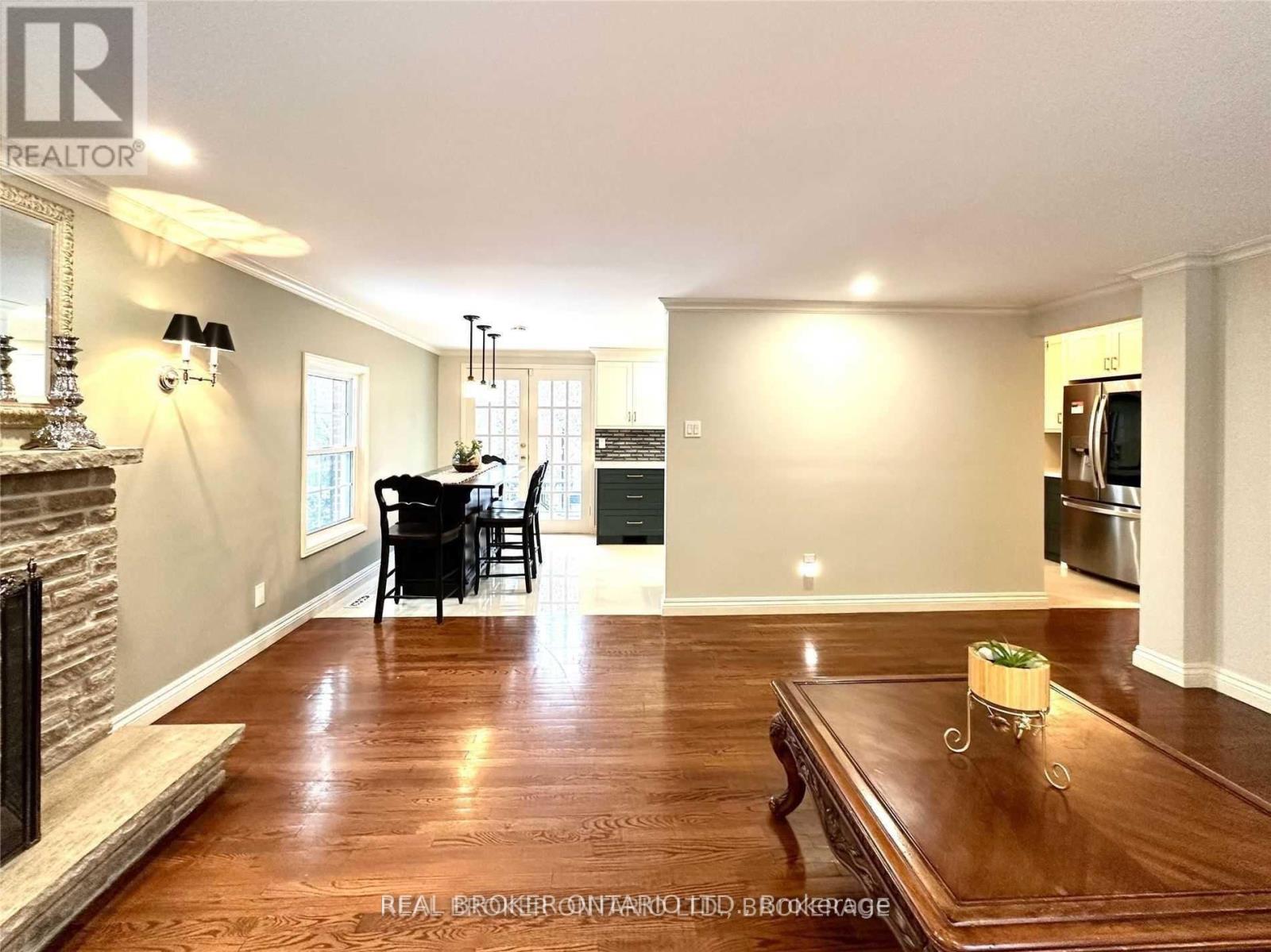 2524 King Richards Place, Mississauga, Ontario  L5K 2H2 - Photo 8 - W13444072