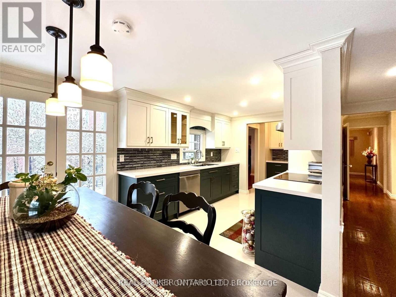 2524 King Richards Place, Mississauga, Ontario  L5K 2H2 - Photo 9 - W13444072