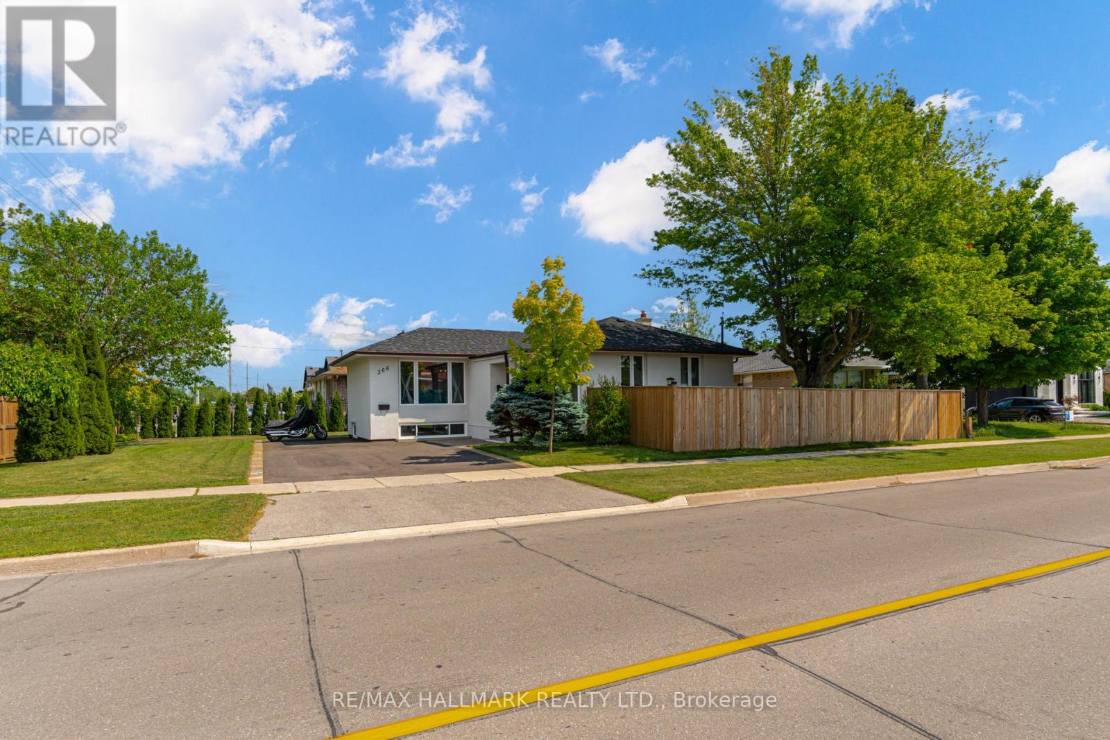 366 WILDWOOD DRIVE, Oakville, Ontario