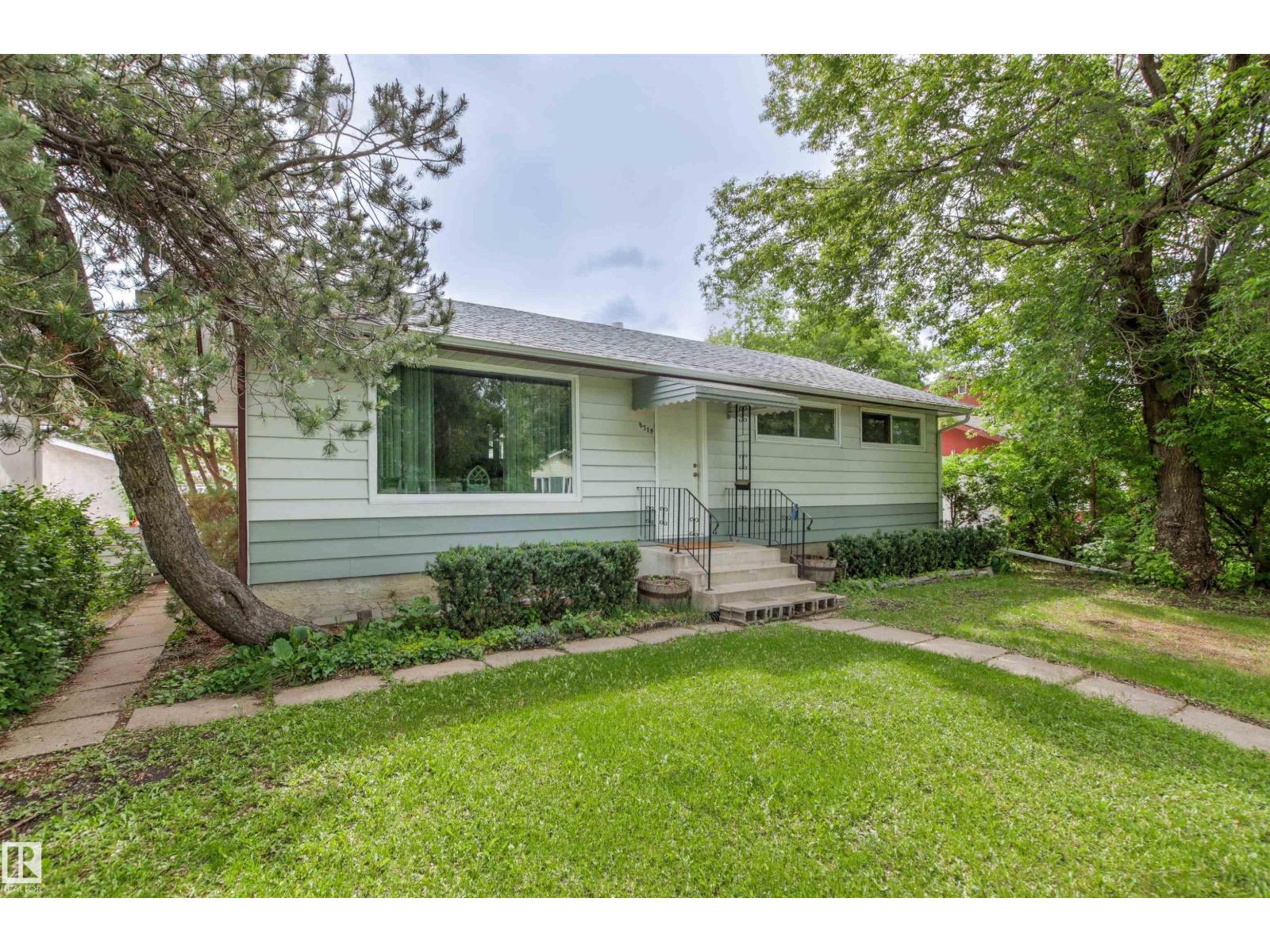 8719 164A ST NW, Edmonton, Alberta
