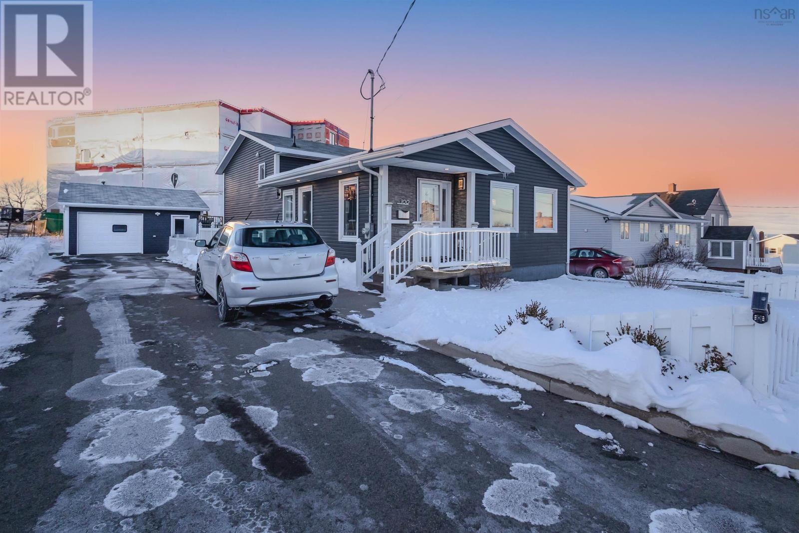 100 Ocean Avenue, Glace Bay, Nova Scotia  B1A 3V4 - Photo 3 - 202602535