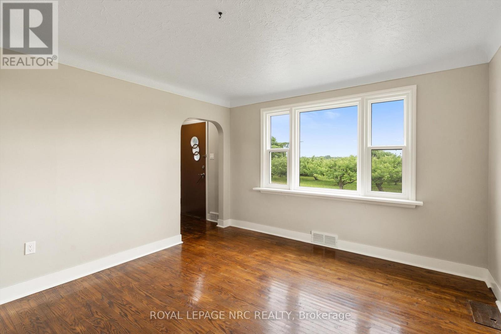 1447 Fifth Street, St. Catharines, Ontario  L2R 6P9 - Photo 11 - X13444488
