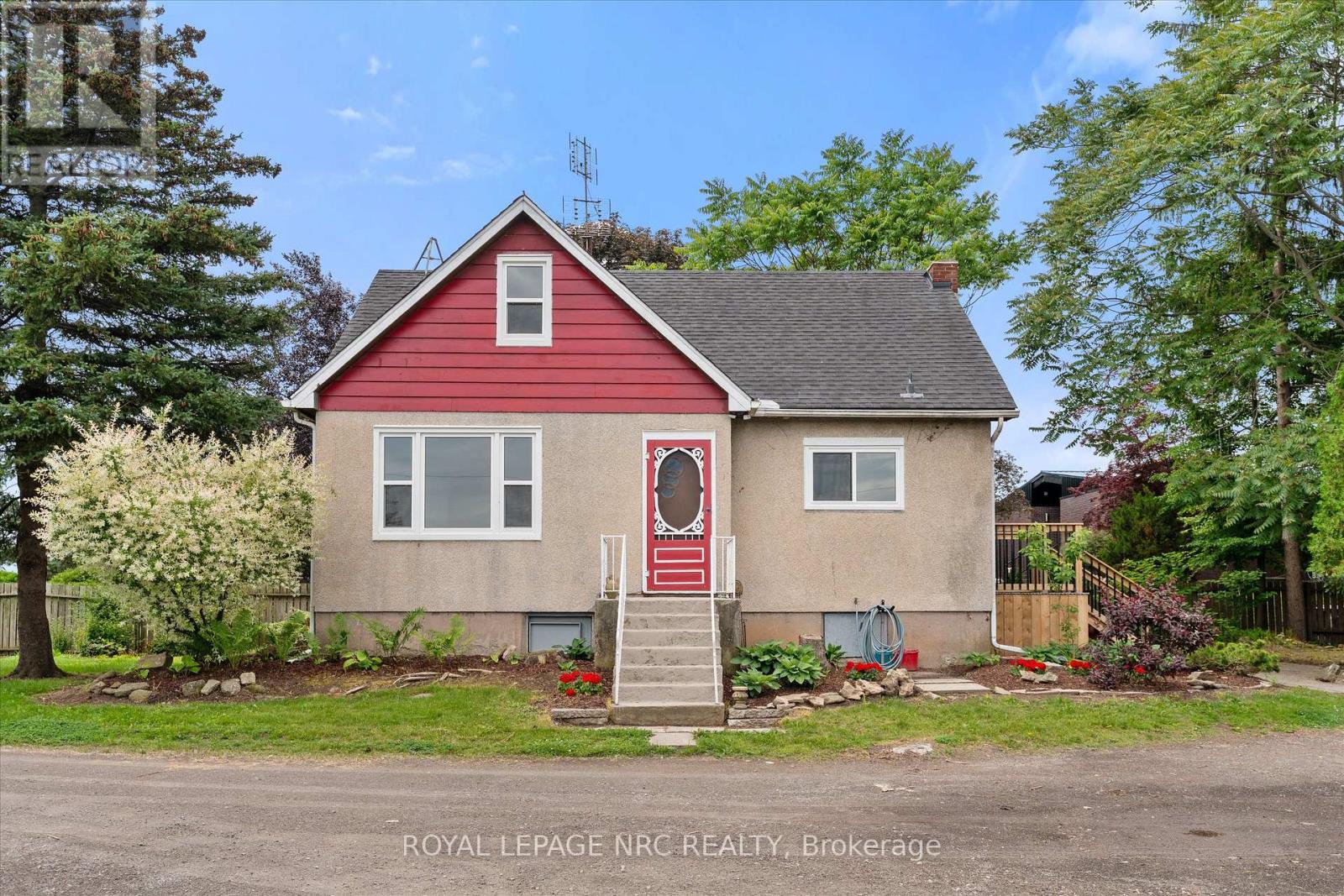1447 Fifth Street, St. Catharines, Ontario  L2R 6P9 - Photo 2 - X13444488