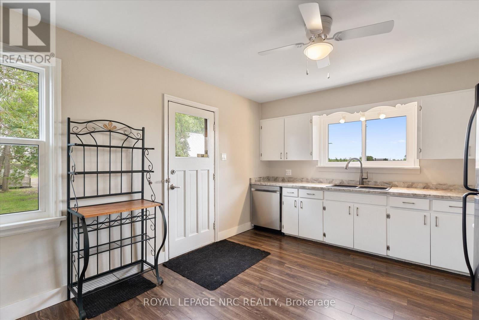 1447 Fifth Street, St. Catharines, Ontario  L2R 6P9 - Photo 4 - X13444488