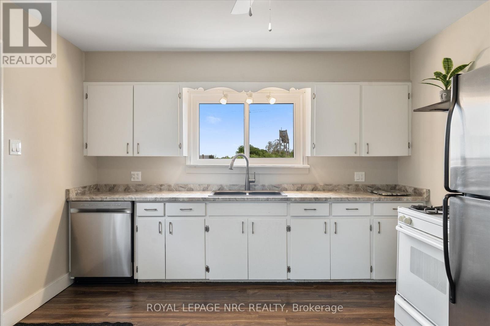 1447 Fifth Street, St. Catharines, Ontario  L2R 6P9 - Photo 5 - X13444488