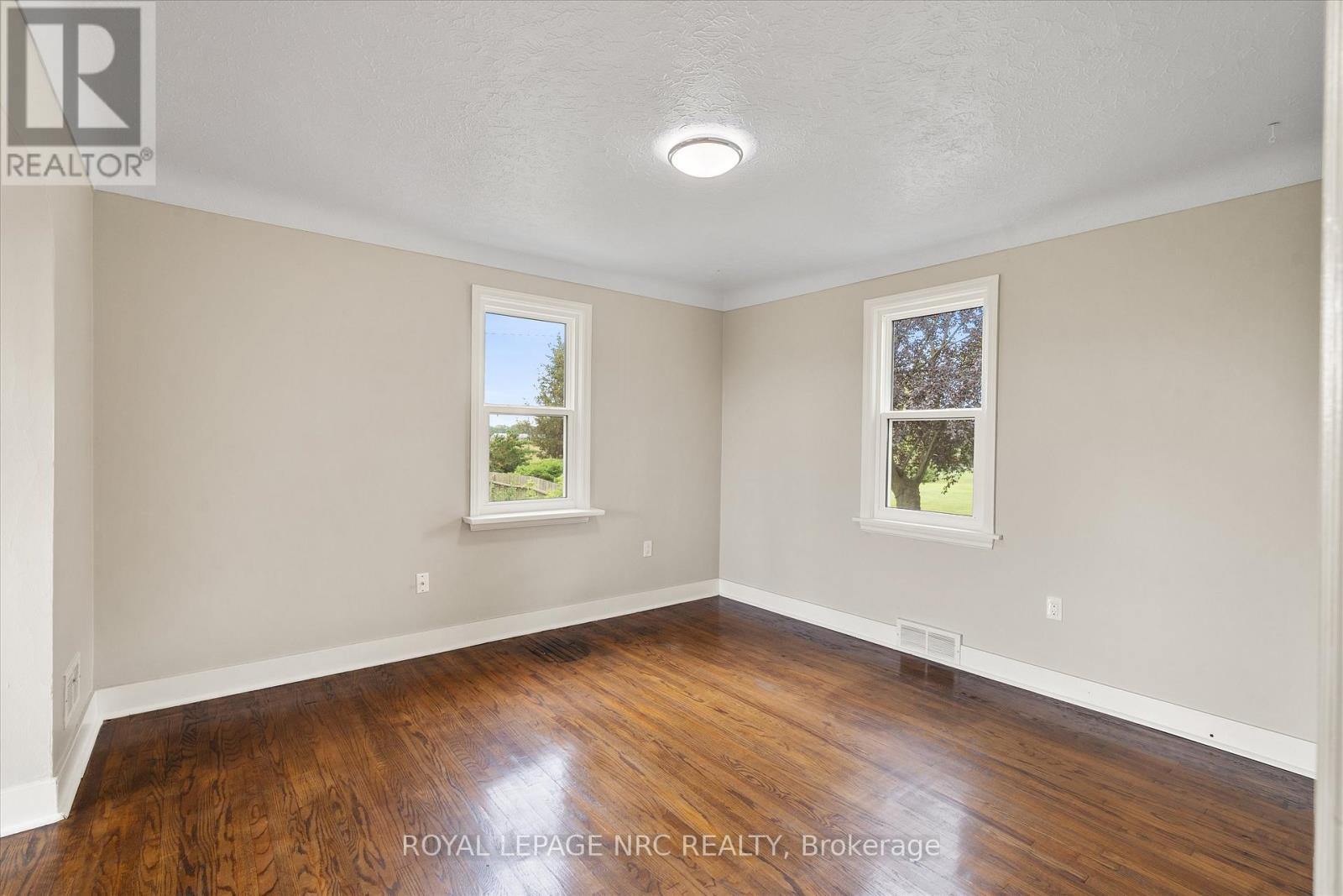 1447 Fifth Street, St. Catharines, Ontario  L2R 6P9 - Photo 8 - X13444488