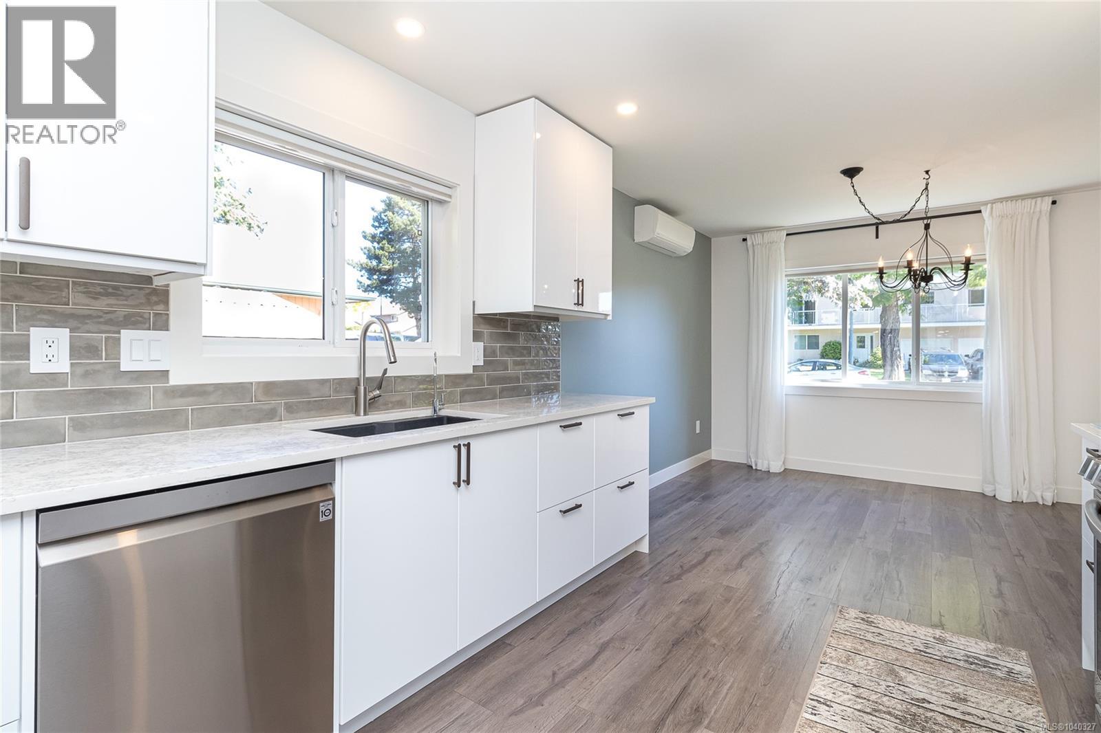 763 Viaduct Ave E, Saanich, British Columbia  V8Z 6N3 - Photo 15 - 1040327