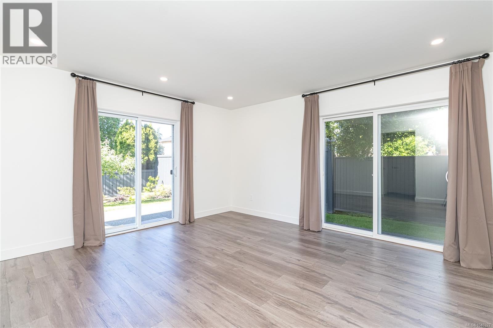 763 Viaduct Ave E, Saanich, British Columbia  V8Z 6N3 - Photo 16 - 1040327